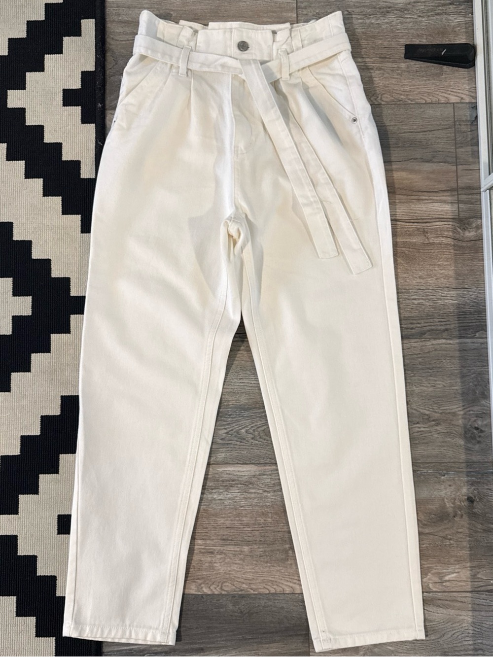 White High-Waist denim Pants with Belt